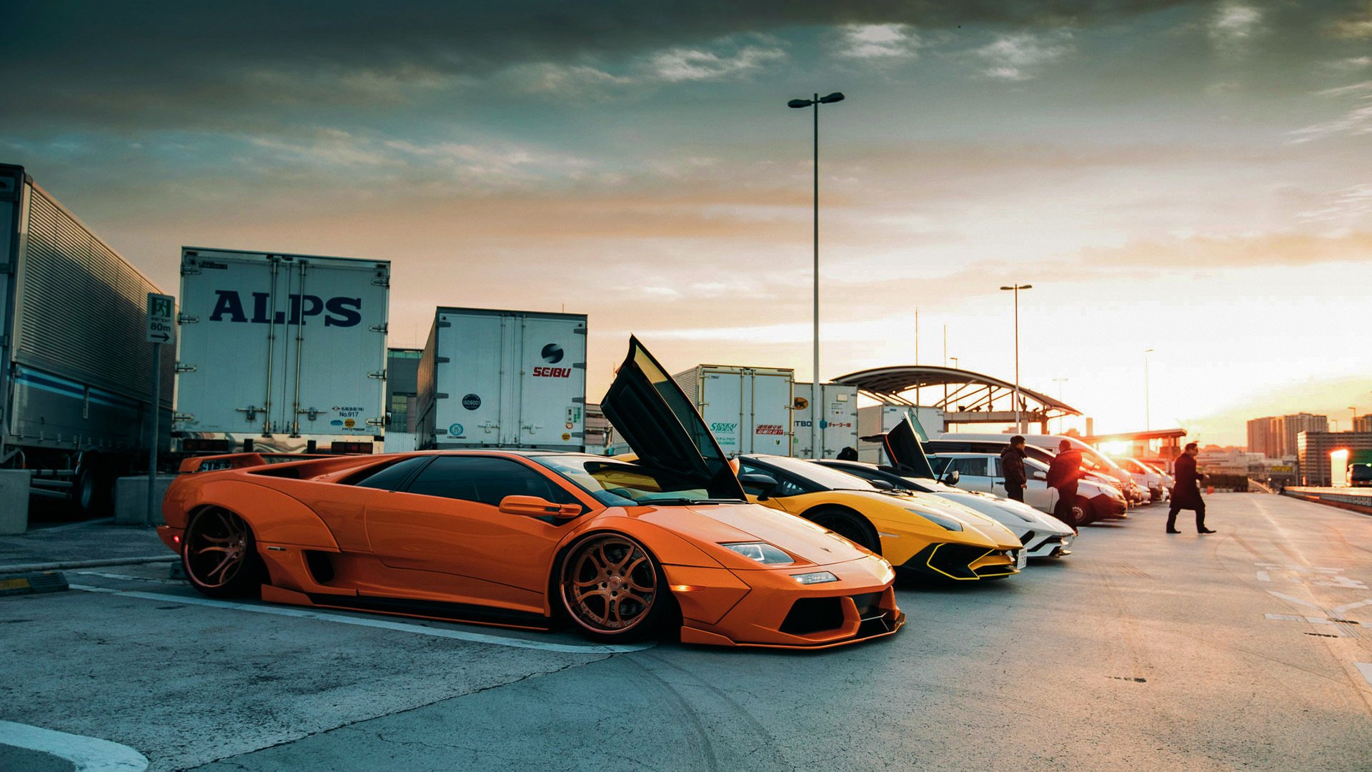 五大联赛土豪俱乐部引援理念与执行差异分析,五大联赛球队赞助商